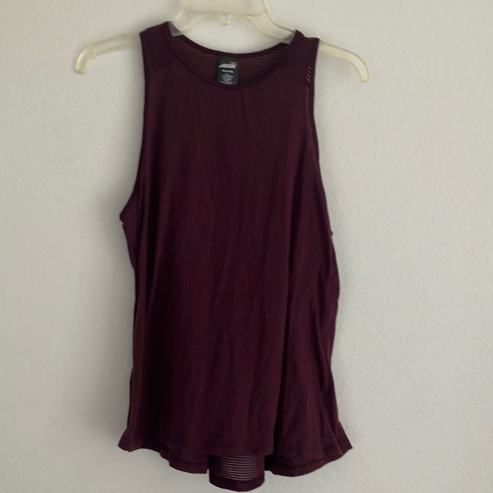 FINAL MARKDOWN Ladies Avia top medium